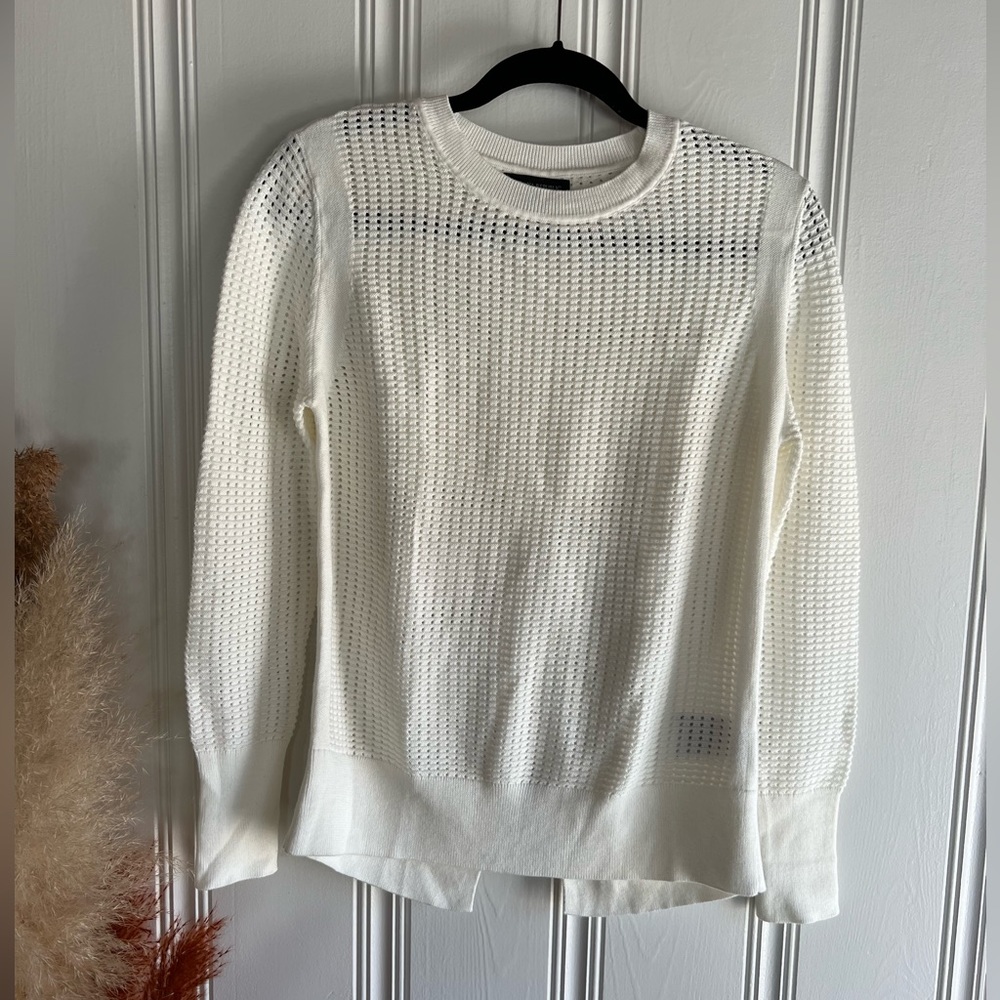 New Banana Republic White Waffle Knit Light Pullover Sweater with Back Detail